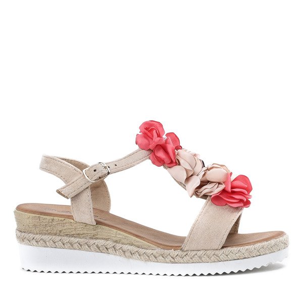 Beżowe sandały na niskiej koturnie z ozdobami Florensia - Obuwie