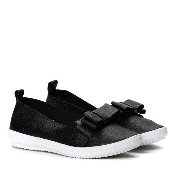 Czarne slip on z kokardką Juna- Obuwie