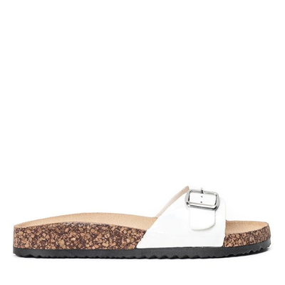 Białe lakowane klapki na korkowej podeszwie Domita - Obuwie