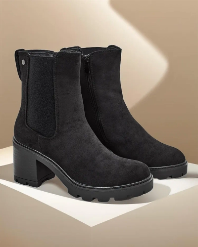 Bocanci de glezna pentru femei din ecorezina Royalfashion pe un post Weggis
