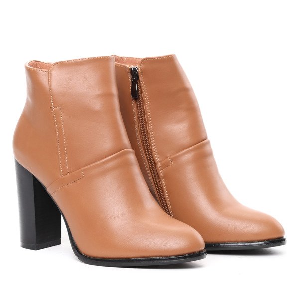 Brązowe botki na słupku Oliviera- Obuwie