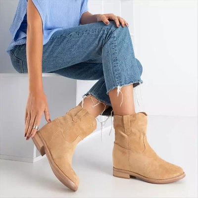 OUTLET Cizme bej a'la cizme de cowboy pe o pană de interior Jelluma - Încălțăminte