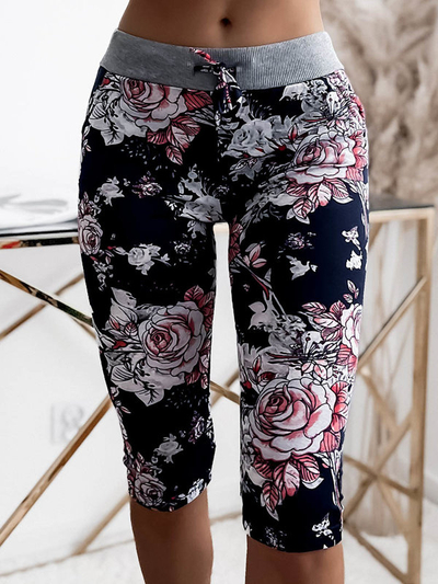 Pantaloni scurti de dama 3/4 florali in culoarea bleumarin si coral PLUS SIZE - Imbracaminte
