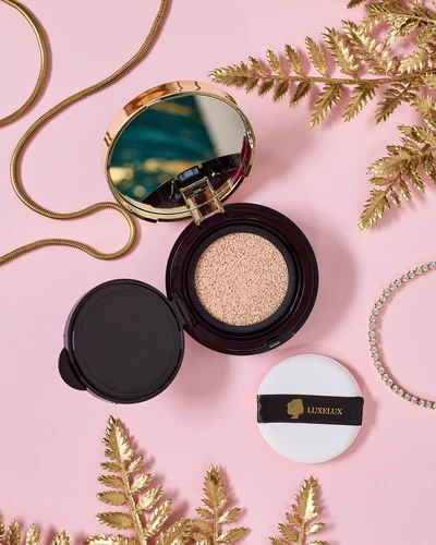 Luxelux pudră presată pentru față într-un compact cu oglindă 15 g