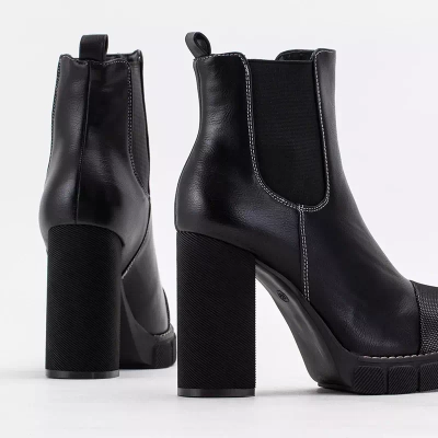 OUTLET Cizme negre de dama pe stalp inalt by Naqiela - Incaltaminte