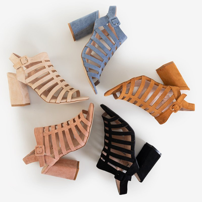 Sandale cu dungi albastre pentru femei pe postarea unui Sim - încălțăminte