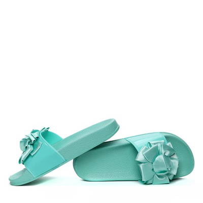 Miętowe klapki z ozdobą - Obuwie