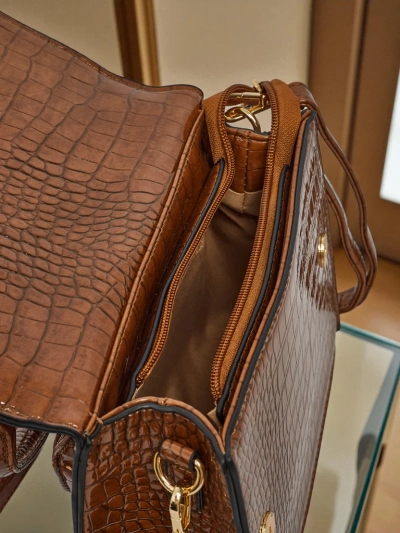 Geantă mică de damă lăcuită din piele ecologică Veluna