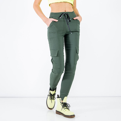 Pantaloni cargo de culoare verde închis pentru femei, cu buzunare - Îmbrăcăminte