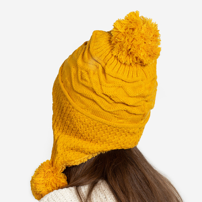 Palarie de dama galbena izolata cu pompoane - Accesorii