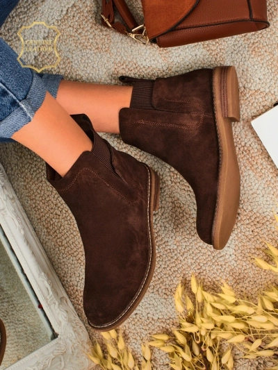 Cuoio Elegante: Botine din Piele Întoarsă Maro pentru Femei Stilate