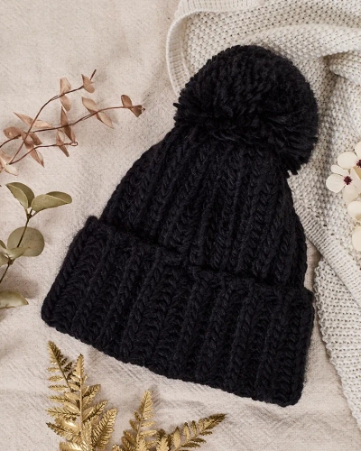 Royalfashion Căciulă tricotată pentru femei cu un bompon