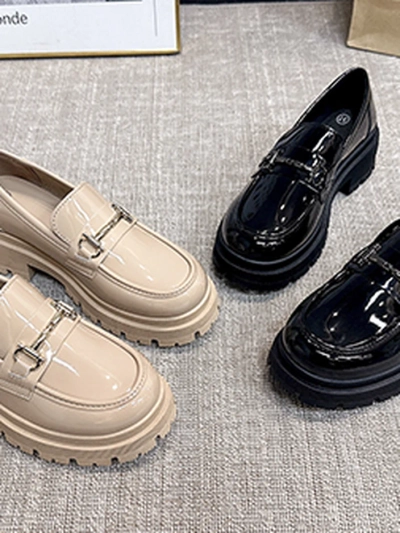 Royalfashion Mocasi din patent pentru femei Adelio