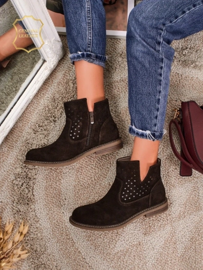 Botine Ariadne din piele naturală de căprioară maro închis, tocuri plate de 3 cm