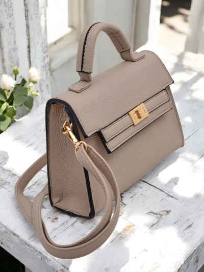 Royalfashion Geantă mică elegantă pentru femei, tip: geantă. Geantă mică elegantă pentru femei, echipată cu o închidere magnetică. dispune de o curea detașabilă și ajustabilă, permițând purtarea confortabilă în diverse moduri. Perfectă pentru ieșiri de se