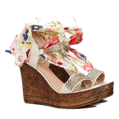 Beżowe sandały na koturnie z ozdobną apaszką Jolene- Obuwie