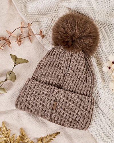 Căciuliță căptușită pentru femei Royalfashion cu un pompon