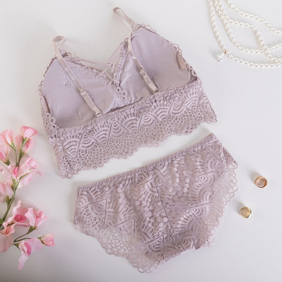 Set de lenjerie de corp din dantelă roz deschis - Lenjerie de corp