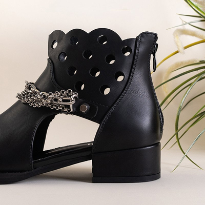 Ghete negre cu decupaje și lanțuri argintii Tierra - Încălțăminte