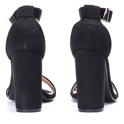 Czarne sandały na słupku ze sprzączką Marlen - Obuwie