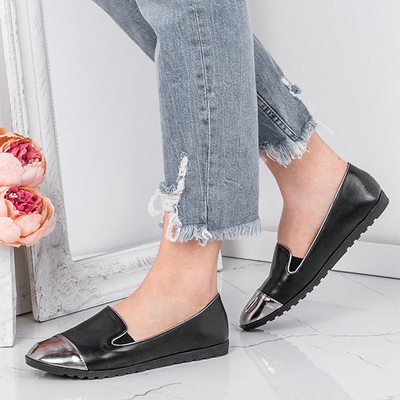 Czarne slip on z lakierowanym noskiem Jomelyn - Obuwie