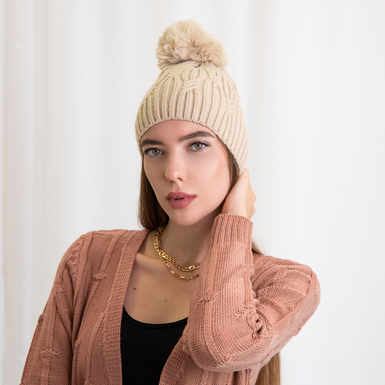 Pălărie bej cu pompon - Accesorii