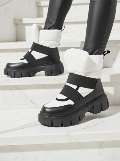 Cizme de zăpadă de damă cu talpă plată, în alb și negru Ferory- Footwear