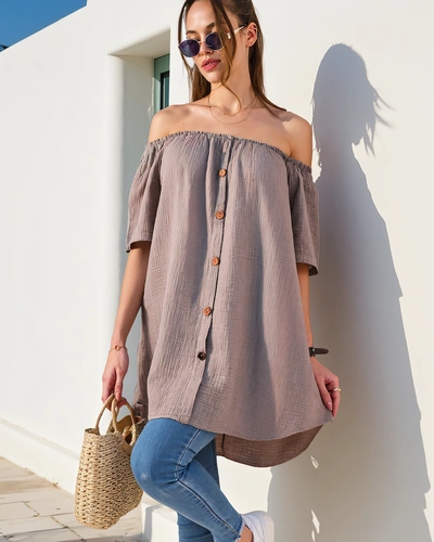 Bluză din bumbac Royalfashion pentru femei a'la off-the-shoulder cu butoane decorative