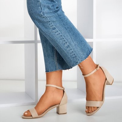 Sandale de dama bej pe o postă joasă First Love - Încălțăminte