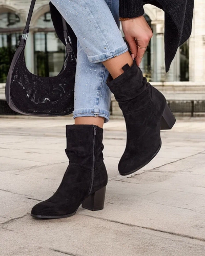Bocanci pentru femei Royalfashion pe un suport Omiese