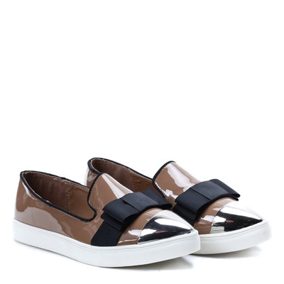 Alunecați-vă cu un deget de la picior lăcuit în Barbara-încălțăminte kaki