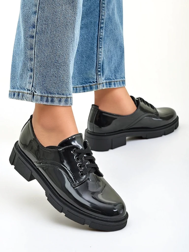 Royalfashion Pantofi din piele lacuită pentru femei Omey