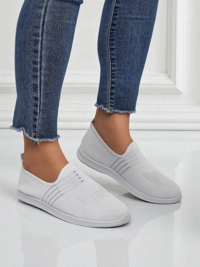 Damskie biale slip-ony Tkanina Callisto – lekkie buty na wiosne i lato