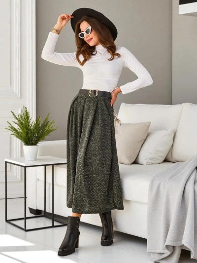Fusta midi pentru femei Royalfashion Fusta midi pentru femei fabricată dintr-un material moale. Modelul are 2 buzunare și o curea în set. O bază ideală pentru multe ținute unice! NOTĂ: Precizia măsurătorilor (+/-) 1 cm. 87654321 <p>Dimensiunile sunt măsur