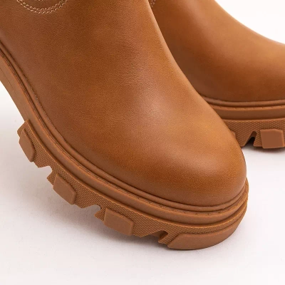 OUTLET Cizme de dama cu toc plat de culoarea camila Esta - Incaltaminte