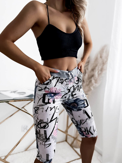 Pantaloni scurți de damă 3/4 alb și albastru cu imprimeu PLUS SIZE - Îmbrăcăminte