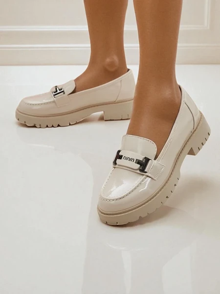 Damskie loafersy Atena beżowe z płaskim obcasem z ekologicznej skóry