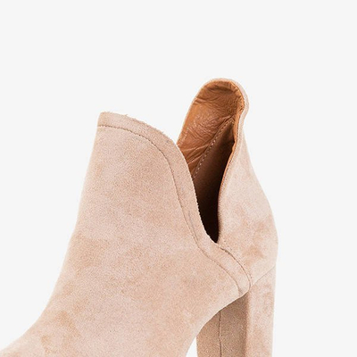 OUTLET Botine de dama maro deschis cu decupaj Alania - Incaltaminte