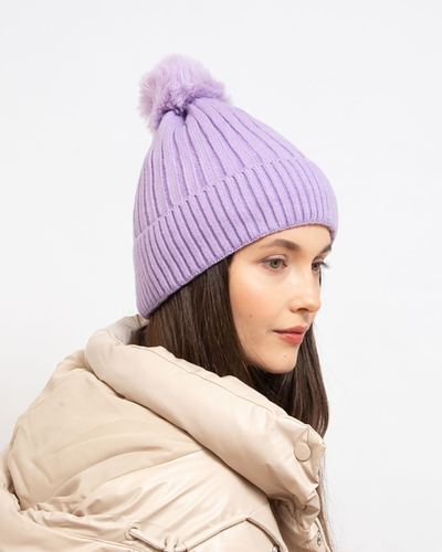 Royalfashion Șapcă izolată pentru femei mov cu pompon