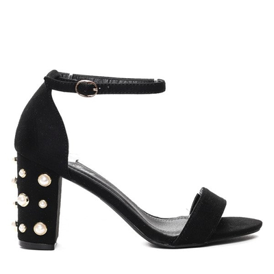 Czarne sandały ze zdobionym obcasem- Obuwie