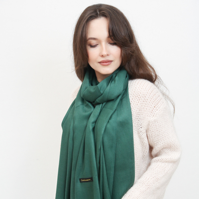 Eșarfă mare de damă verde închis cu ciucuri - Accesorii