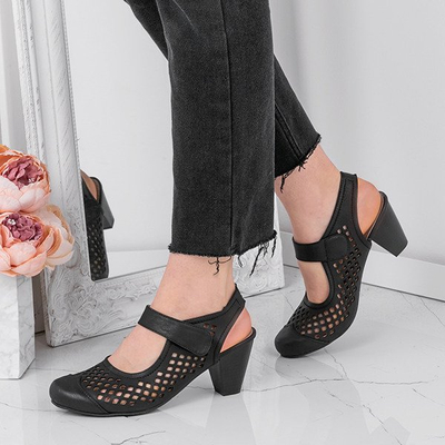 Czarne czółenka na słupku z odkrytą piętą Mary - Obuwie