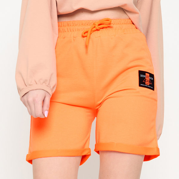 Pantaloni scurți de damă portocalii neon deasupra genunchiului - Îmbrăcăminte