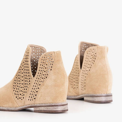 Cizme maro pe o pană de interior a'la cizme de cowboy Besiks- încălțăminte