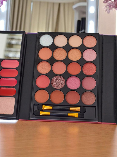 ANYLADY Paletă compactă de machiaj – farduri de pleoape, contour, buze 33 de nuanțe
