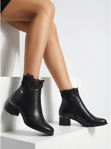 Botine damă din piele ecologică cu dantelă Velmi