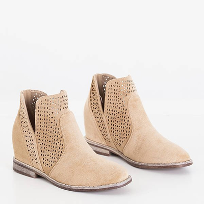 Cizme maro pe o pană de interior a'la cizme de cowboy Besiks- încălțăminte