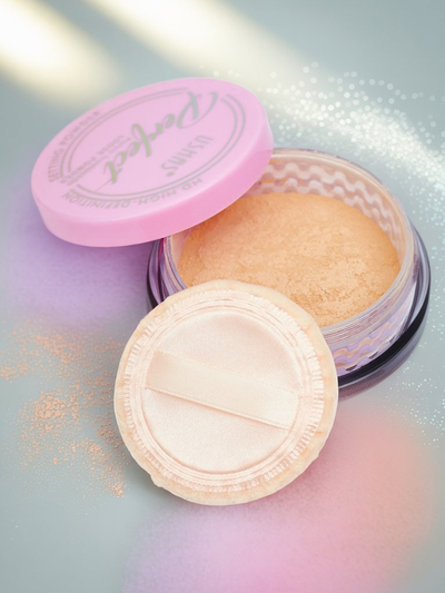 Pudră pulbere liberă cu efect de finisaj natural