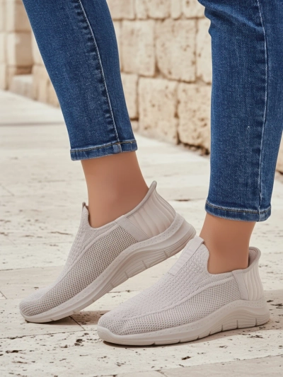 Aurelia Comfort Beige Slip-On Damesschoenen van Stof met Platte Hak