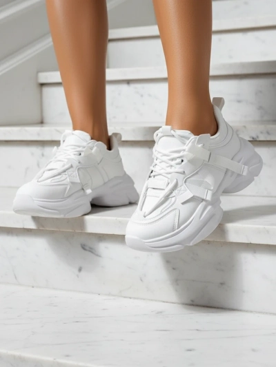 Sneakers de la Giulia Bella cu platformă, de culoare albă